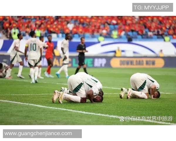 世界杯预选赛紧张局势升温 教练与球员激烈冲突引发关注